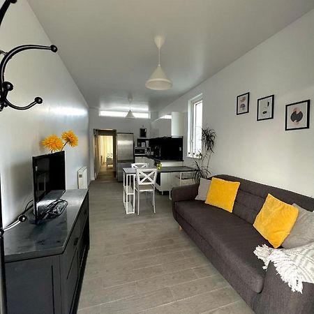 Newly Renovated 1 Bedroom Flat With Garden Pergola 에니스 외부 사진