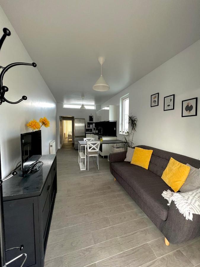 Newly Renovated 1 Bedroom Flat With Garden Pergola 에니스 외부 사진