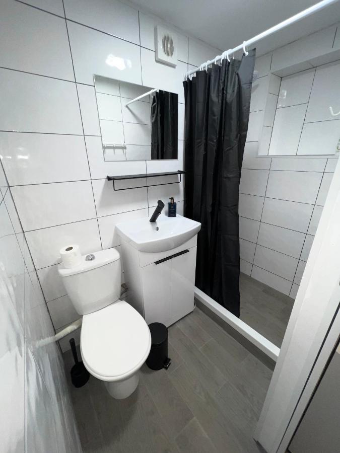 Newly Renovated 1 Bedroom Flat With Garden Pergola 에니스 외부 사진