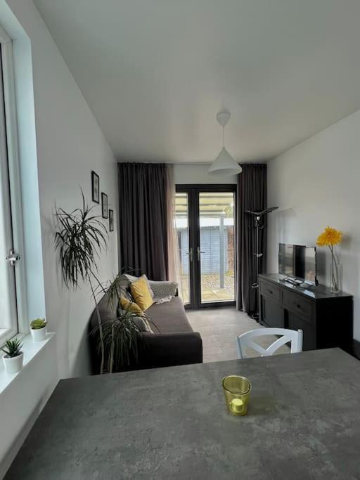Newly Renovated 1 Bedroom Flat With Garden Pergola 에니스 외부 사진